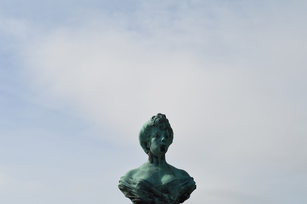 Marie Laurencin : une biographie de l'artiste emblématique du XXe ...